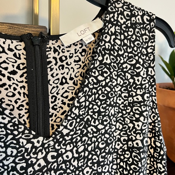 ✨LOFT✨ Dress - Picture 2 of 4